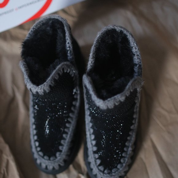 NWT Anabel Black Embellished Waterproof Faux-Fur & Suede Mocassin Booties. - Picture 5 of 9